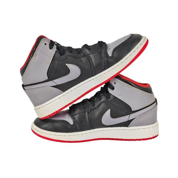 NIKE AIR JORDAN 1 MID BLACK/CEMENT GREY-FIRE RED SNEAKER - SIZE 4.5Y DQ8423-006 - Picture 1 of 10
